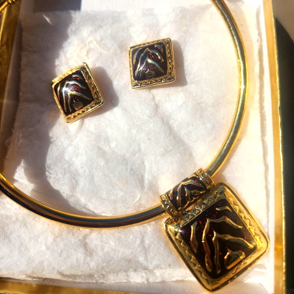 Gold and BlackEnamel Jewelry Set Safari print , clip on earrings and choker set
